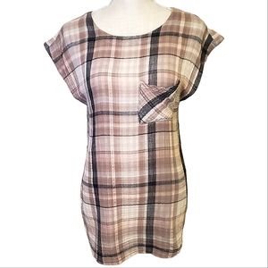 AKEMI + KIN | Women's tan plaid split hem tunic top. Size XS.